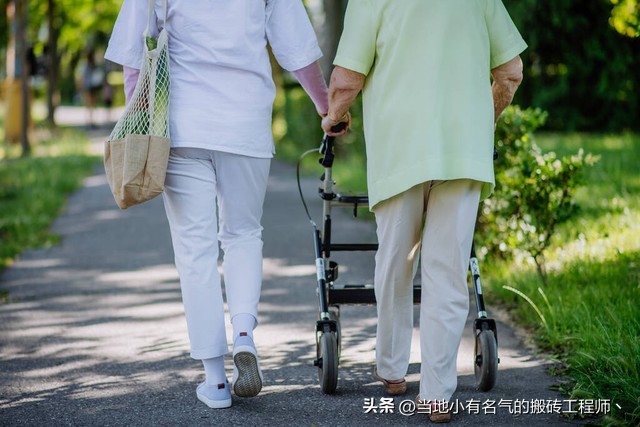 如果不生孩子老了真的很可怜吗,不生孩子老了真的特别悲惨吗