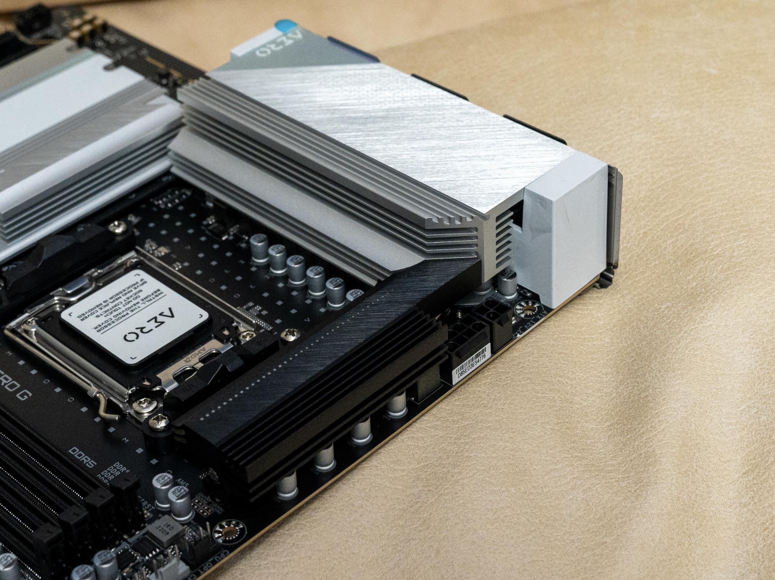 技嘉b660魔鹰和雪鹰b660主板,技嘉b650雪鹰评测