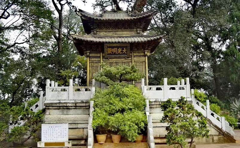 昆明旅游必去十大景点有哪些,昆明市区必玩旅游景点排名前十