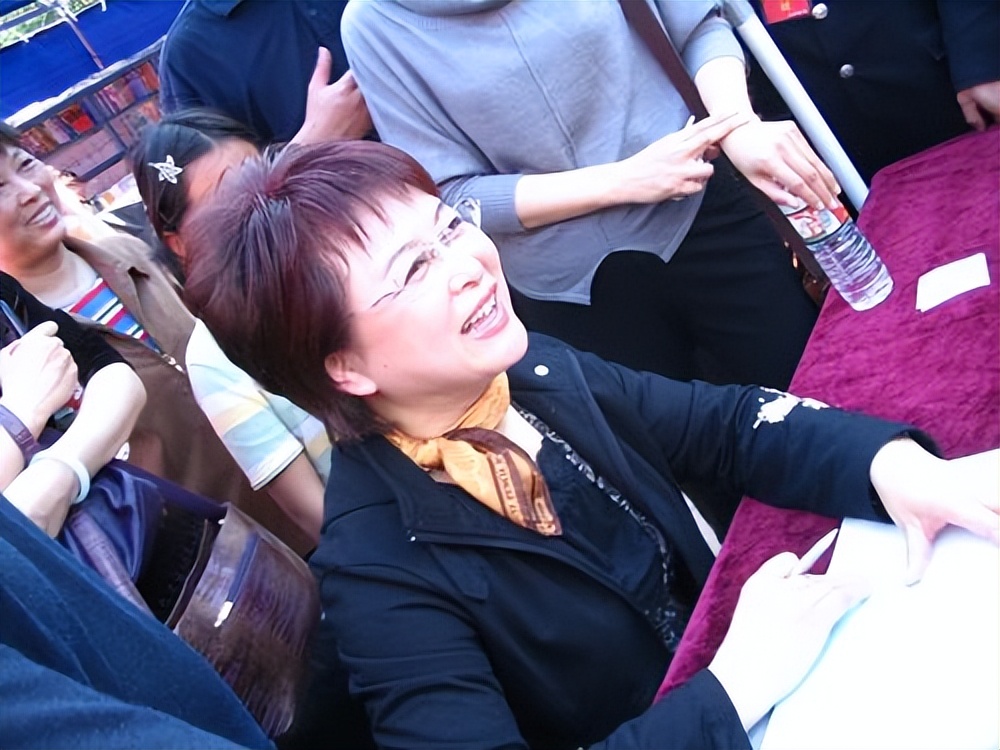 六位得癌先后去世的央视主持,中央电视台得了癌症的主持人