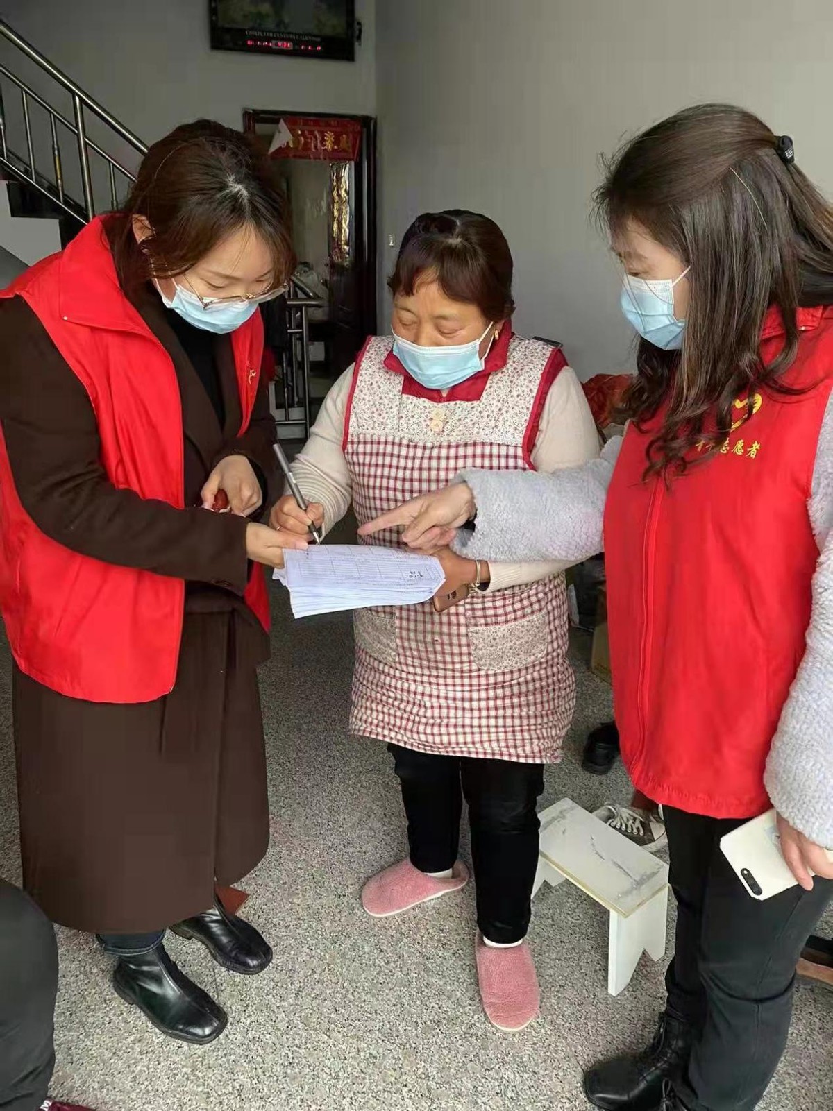 点赞最美战疫人,点赞巾帼志愿者战疫中为儿童护航