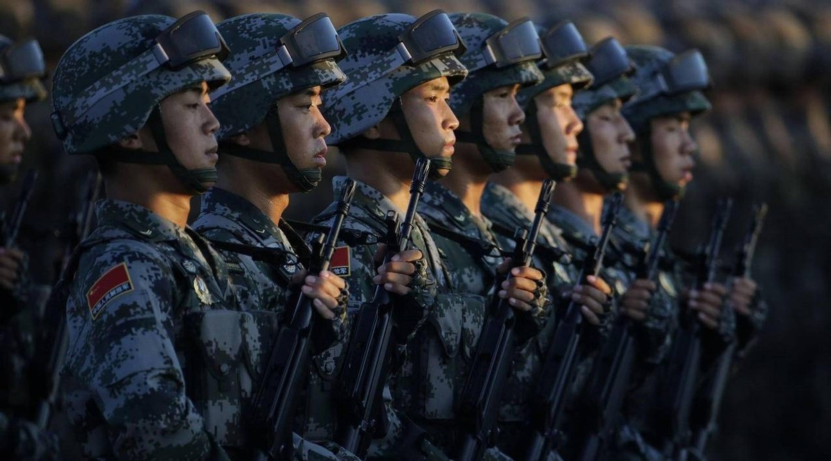 英国人不解：为何将香港归还中国？2000年英上将一句话道出真相