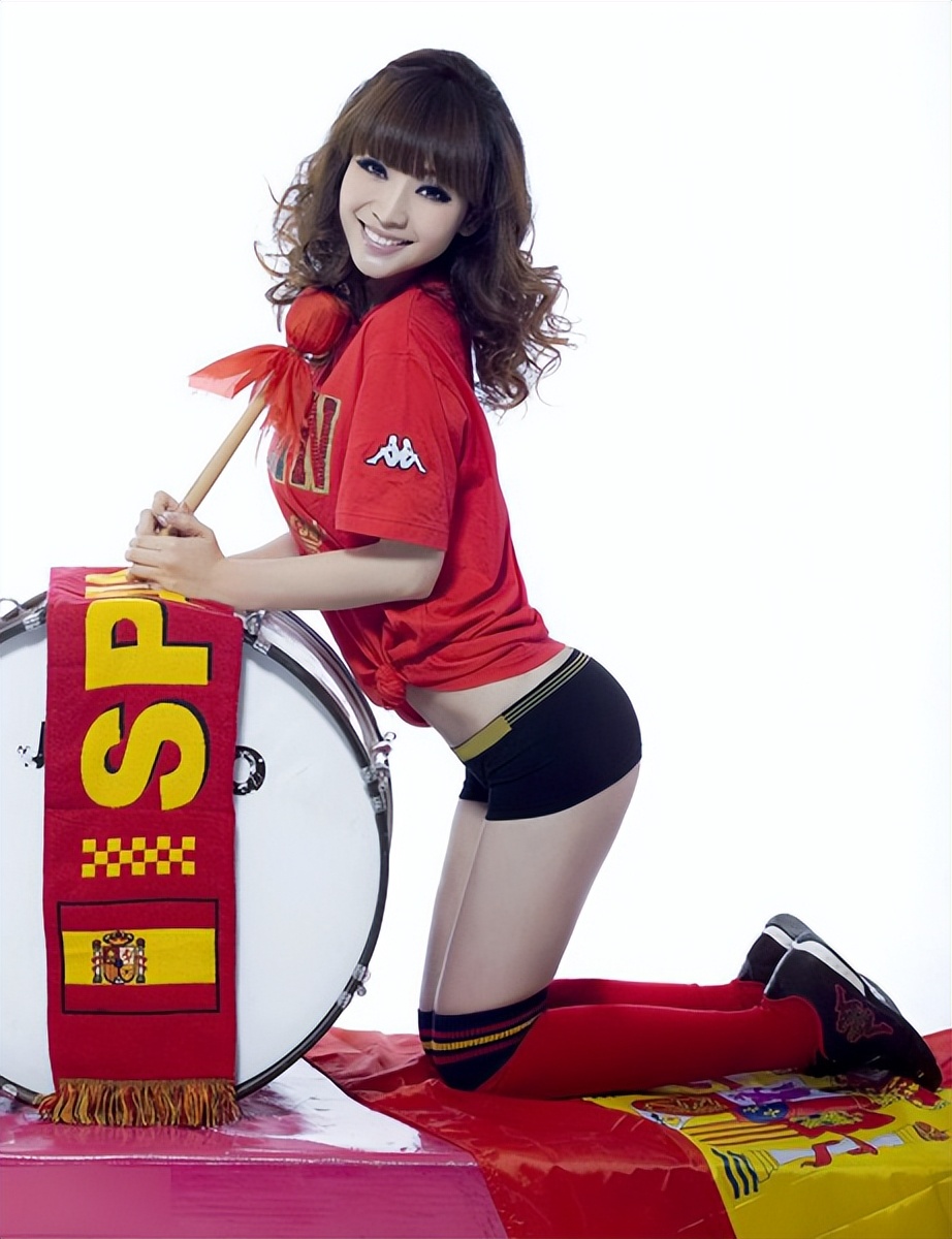 柳岩世界杯狂欢夜变身足球宝贝,美人往事