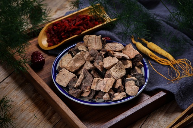 肾虚脱发头顶头发稀少,腰膝酸软脱发牙齿松动