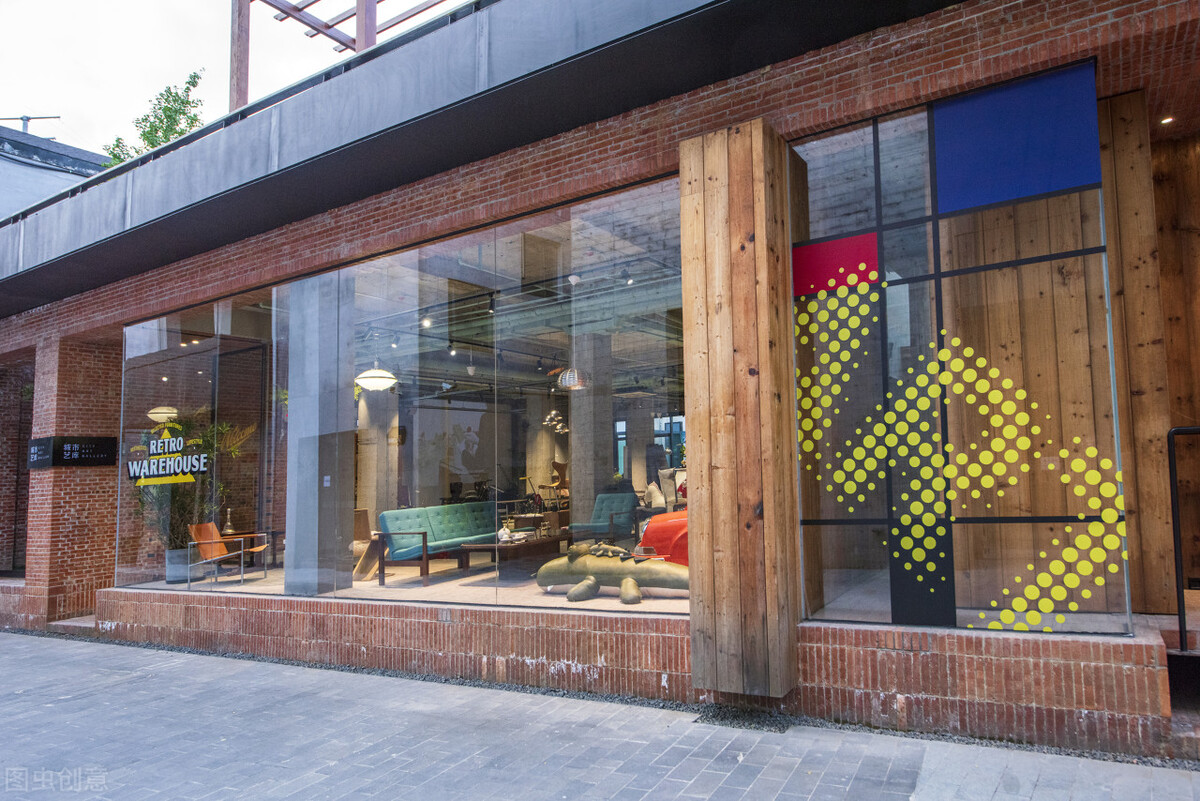 店铺门口被车挡住如何合法处理,商铺门前停车被店主划车怎么处理