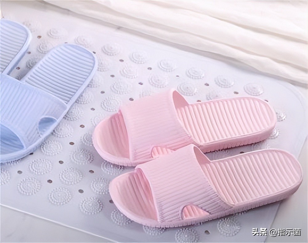 蓝黑色拖鞋,不容易脚臭的拖鞋材质