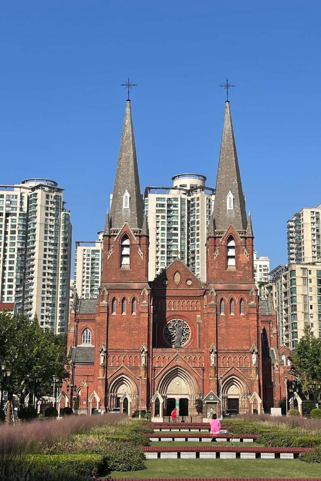 我是尖的，戳破天的那种！——哥特风格