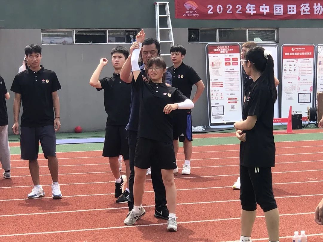中国d级田径教练员线下培训,中国田径协会e级教练员好考嘛