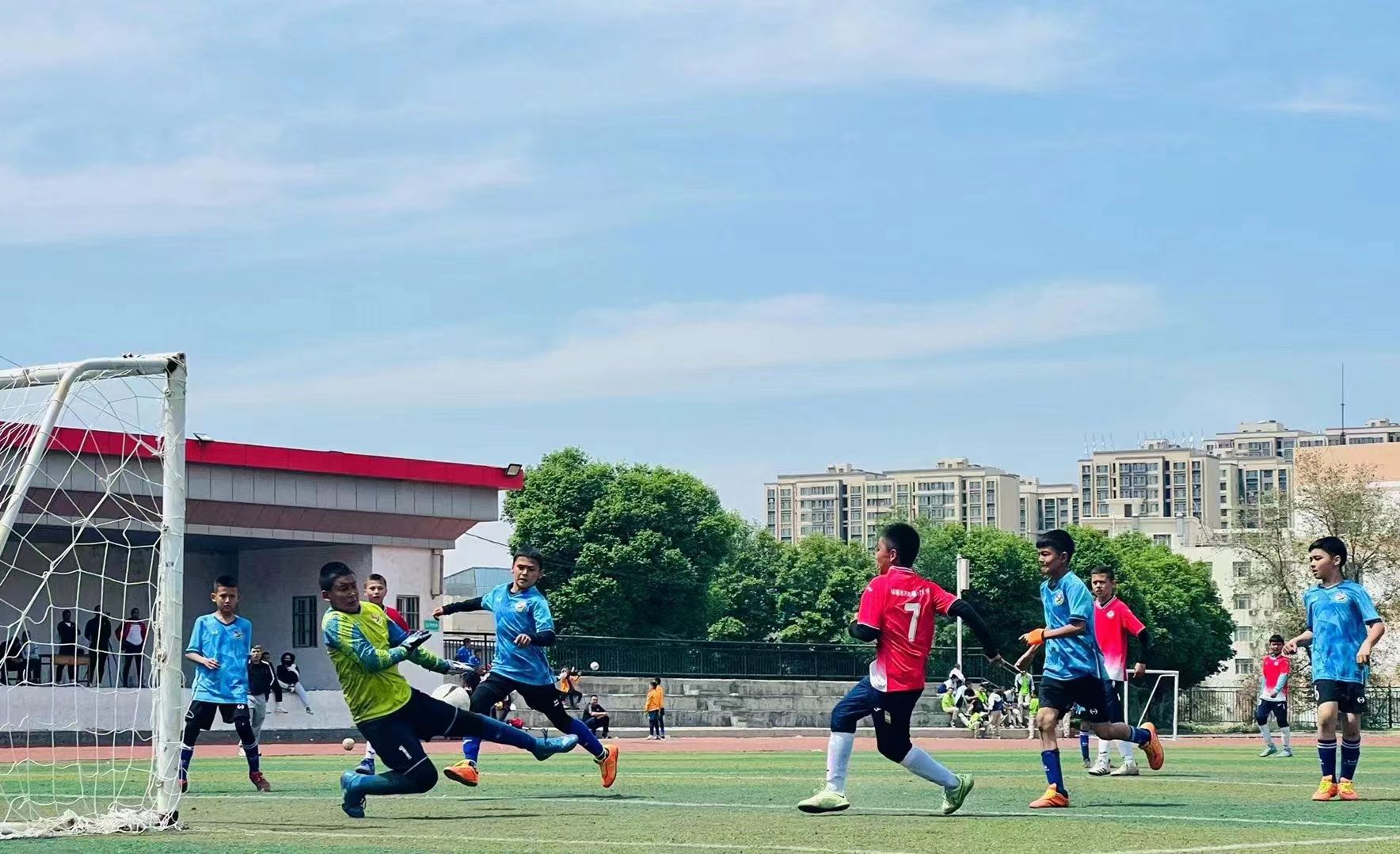 天山小学足球节开幕,区长杯小学足球比赛时间