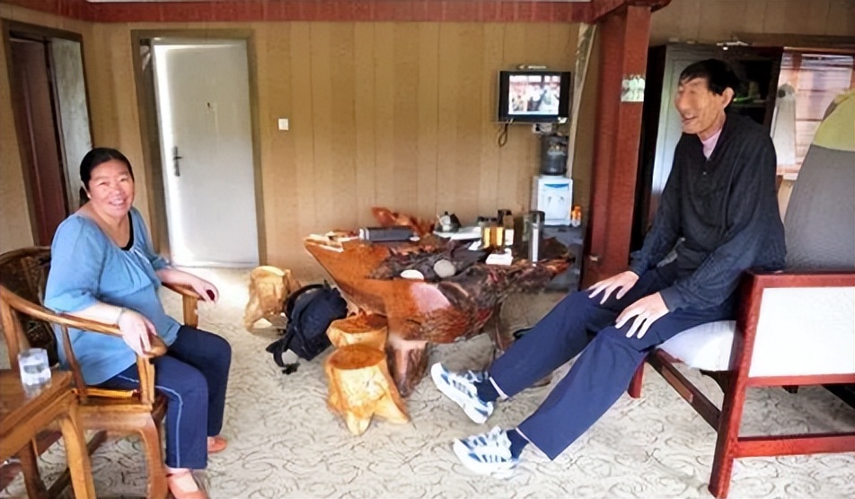 中国第一巨人鲍喜顺不听大夫劝告,中国第二巨人鲍喜顺身高