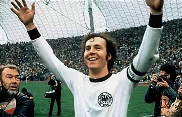 梅西历史地位仅次于贝利马拉多纳,足坛百大巨星之梅西