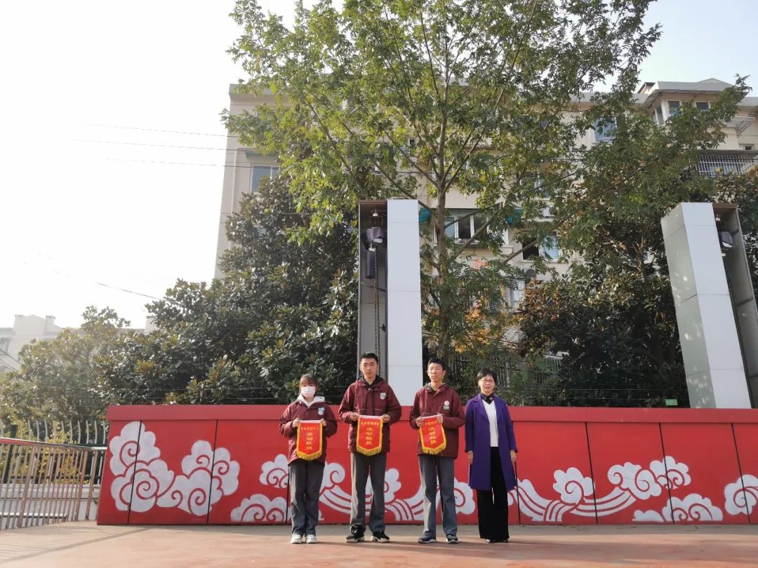 东大精英学校,大英才班和小英才班哪个好