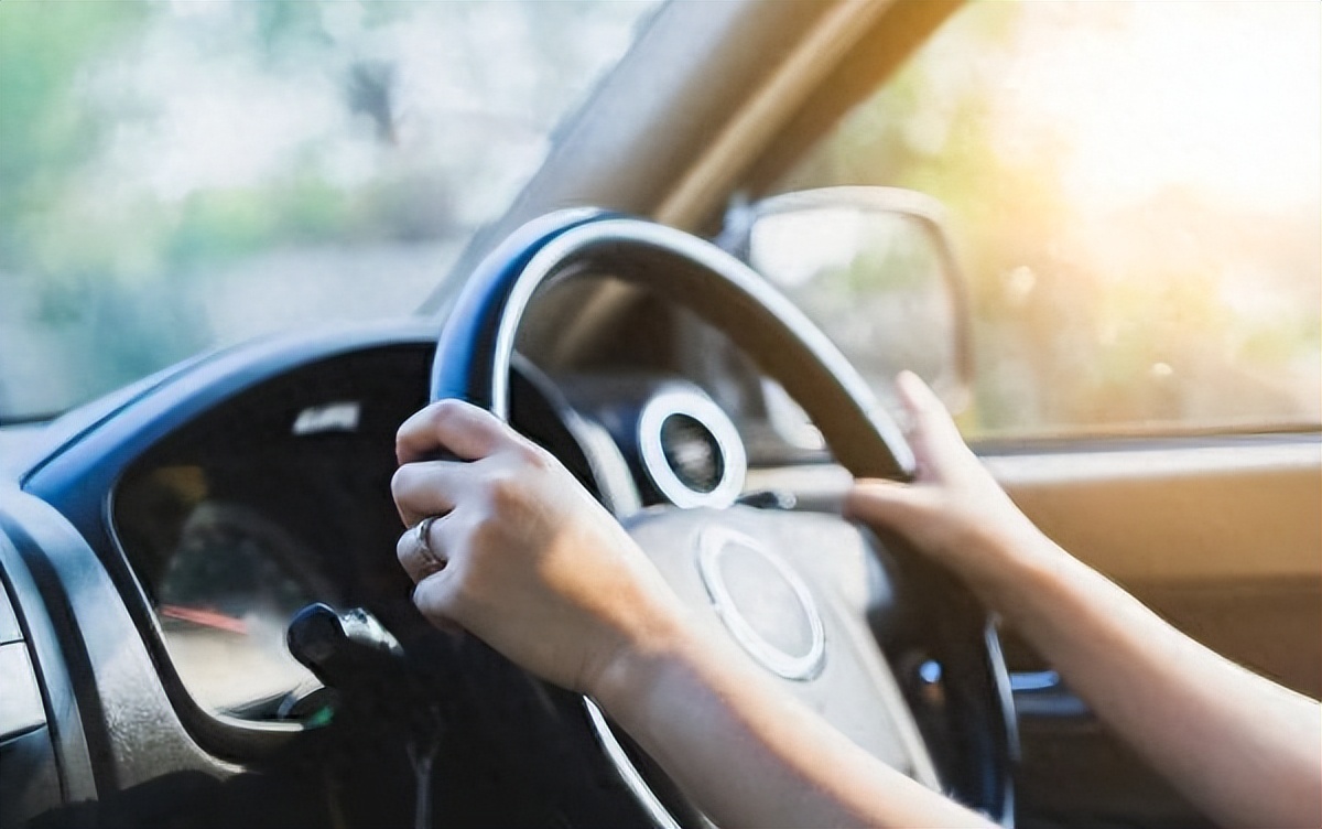 车胎爆了用它一切搞定,车胎爆了正确操作方法