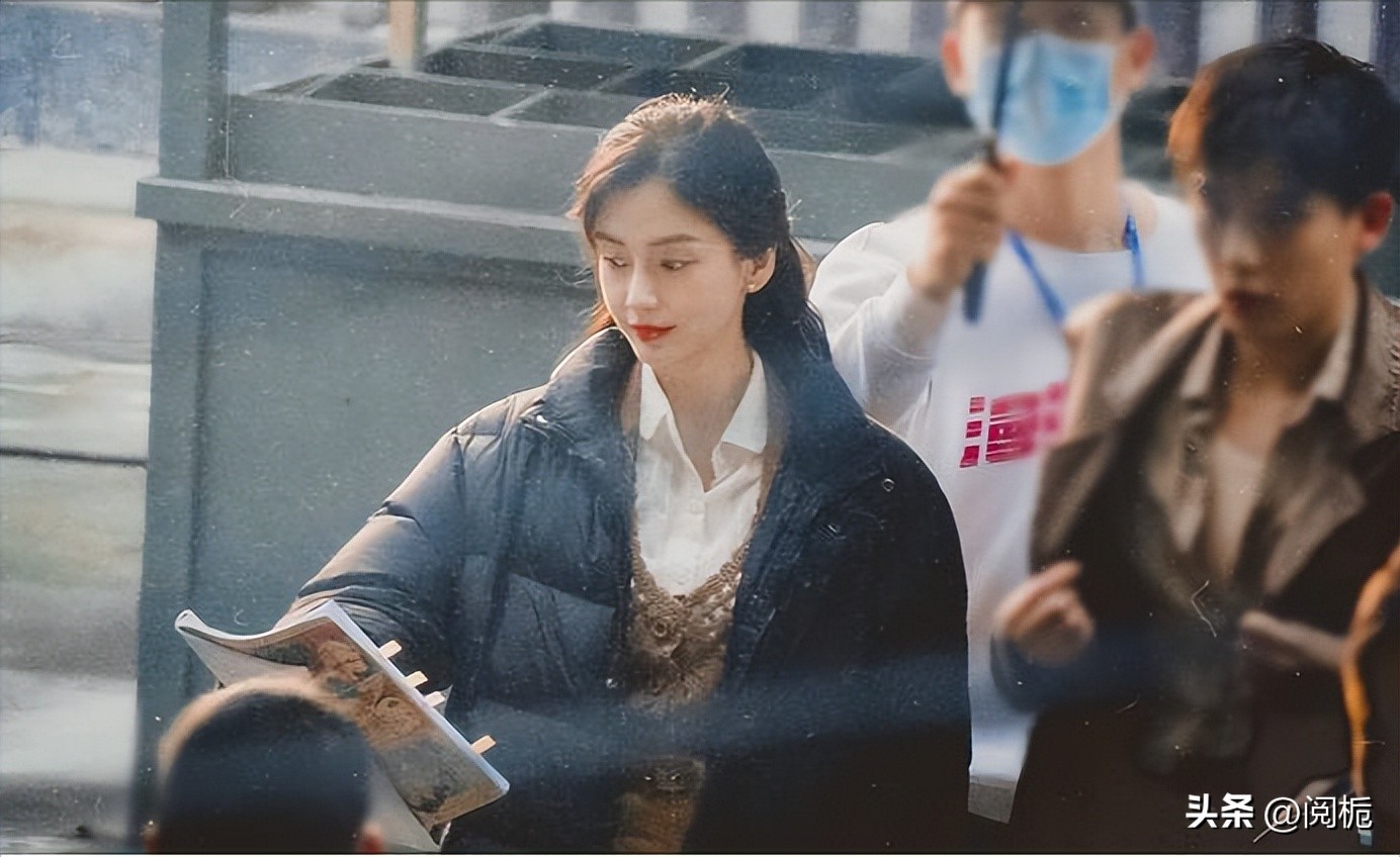 离婚不到一年，吃完黄晓明“红利”的杨颖，又回到了她的“怪圈”