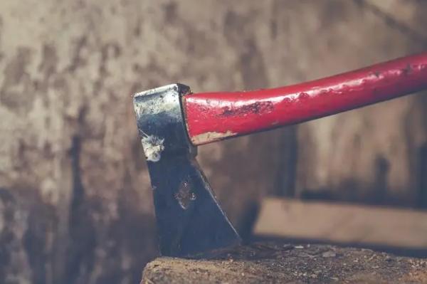 风流少妇嫌丈夫不行，公然*引勾**邻居，结果酿成*门惨灭**案