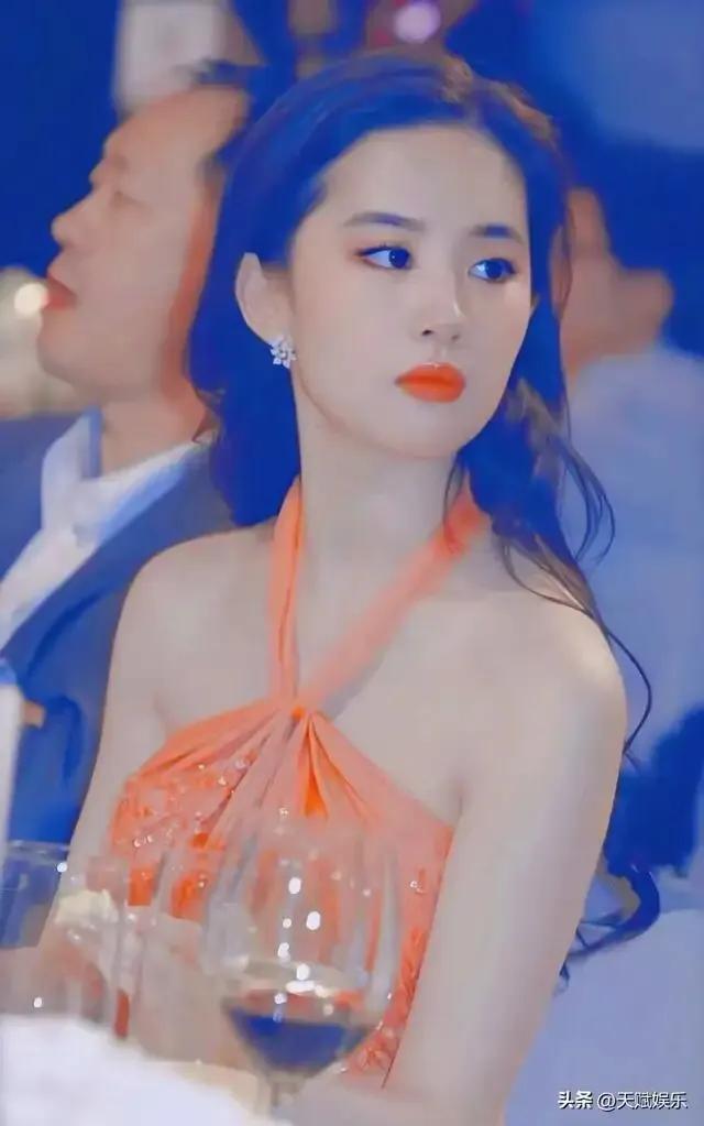 冷战一个礼拜互相不理睬,女人突然冷战对男人不理睬