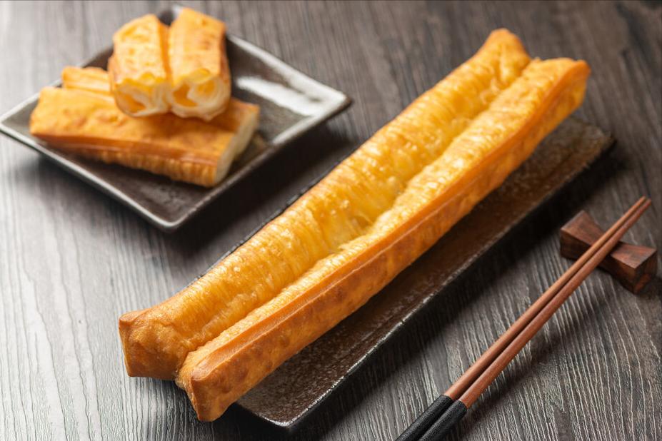 炸油条按一碱二矾三盐,炸油条只放酵母粉