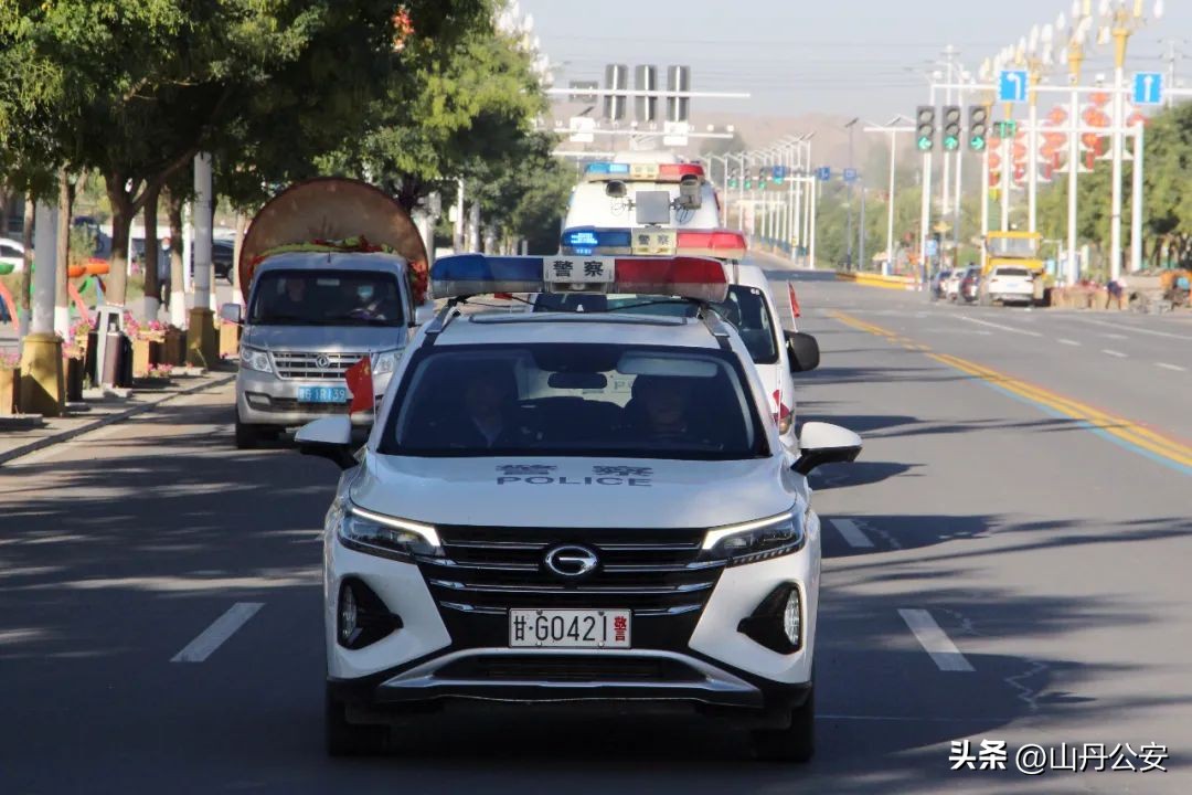 派出所开展警保联动夜间治安巡逻,治安巡逻使群众有了安全感