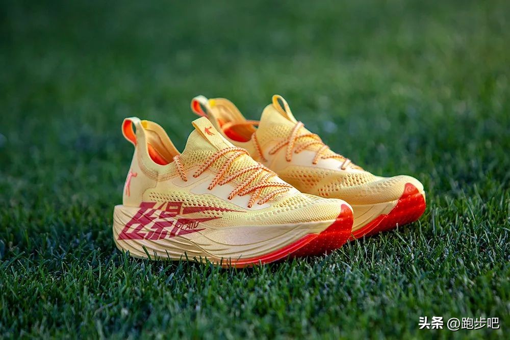 飞影pb3.0和飞影plaid有啥区别,中乔飞影pb3跑鞋