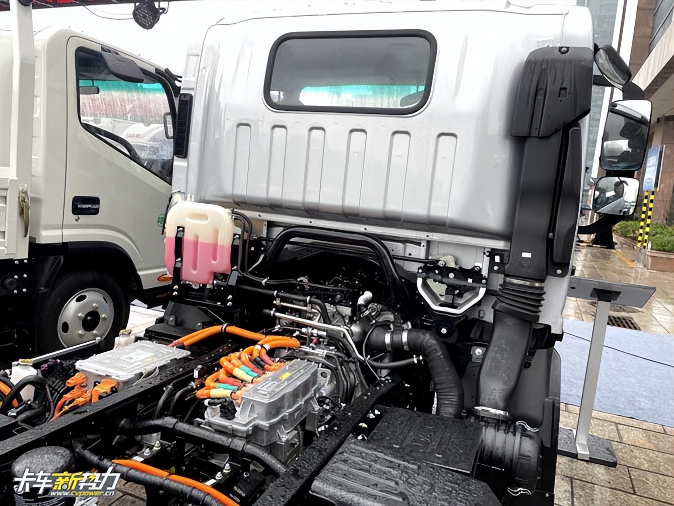 帅铃t6油耗柴油版两驱,江淮帅铃hs6混动4.2米厢车