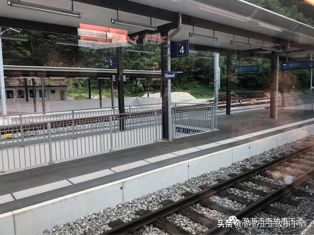 欧洲瑞士旅游线路,卢塞恩金色山口观光火车