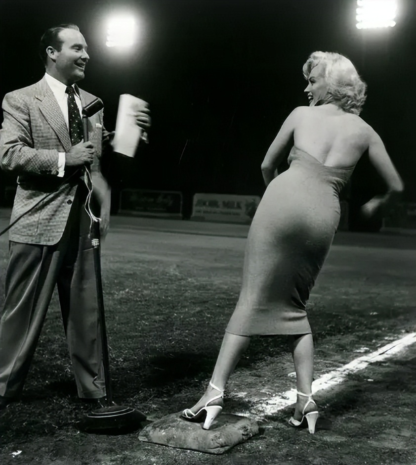 肯尼迪生日宴上梦露穿着,玛丽莲梦露在肯尼迪生日宴会上