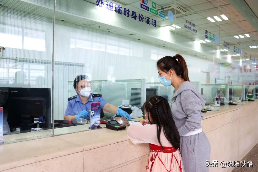 带两个宝宝坐火车孩子需要买票吗,妈妈坐火车带宝宝需要购票吗