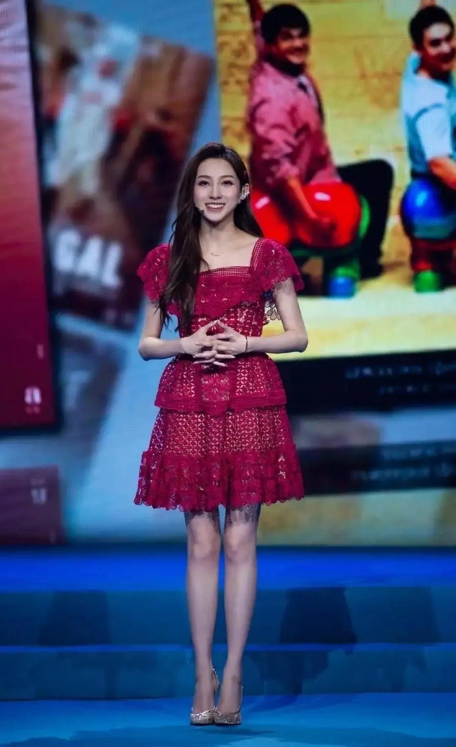 央视美女主持人马凡舒简历,央视美女马凡舒