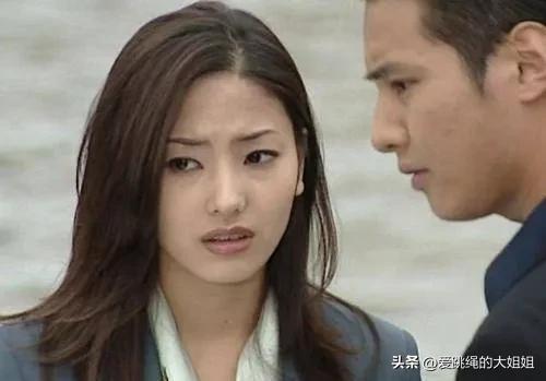 lisa和韩彩英谁是真人芭比 (韩彩英吊带)