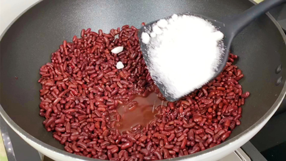 天气热多喝水多吃西瓜,天热少吃点冷饮