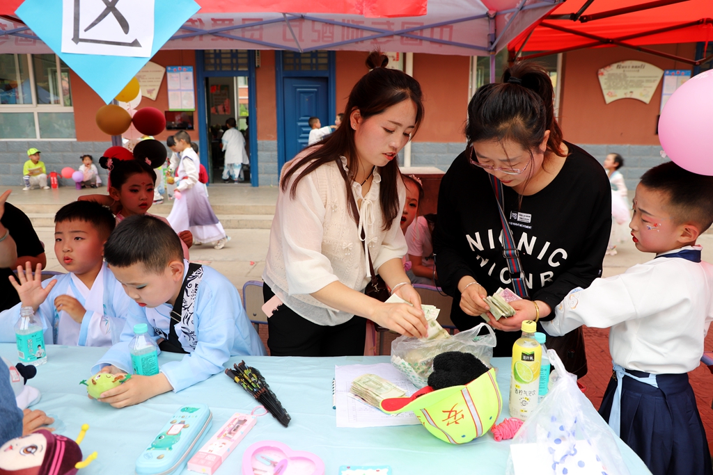 城关小学一年级跳蚤市场,跳蚤市场小学卖乒乓球