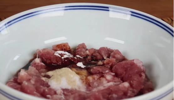 汤鲜鲜藤椒馄饨,馄饨馅爽滑鲜嫩的方法