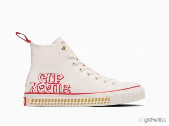 「从头到脚」！日清跨界联名从食品改到鞋子，海鮮味潮鞋出炉