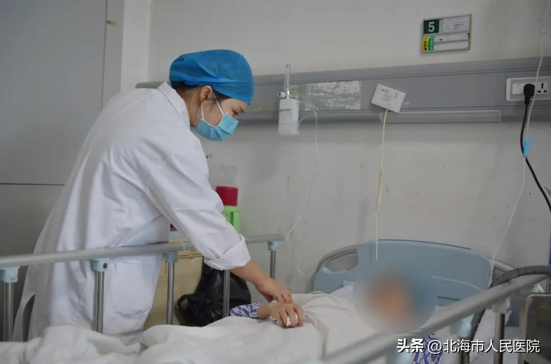 女子打耳洞导致颅内感染,女子打耳洞后红肿未留意