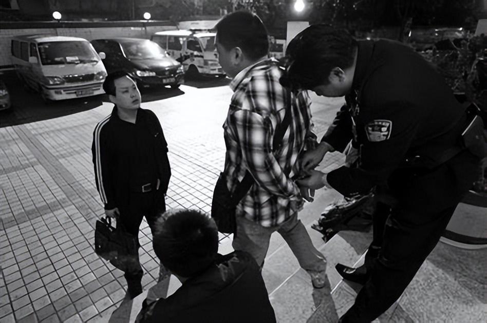 男子卖玩具枪获刑律师求法官,枪形钥匙扣获刑