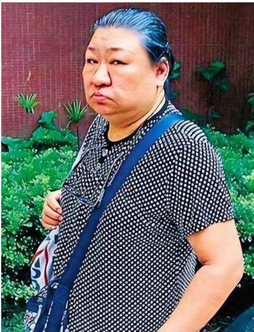 刘德华回老家认祖归宗故事,1997年刘德华回到家乡新会认祖