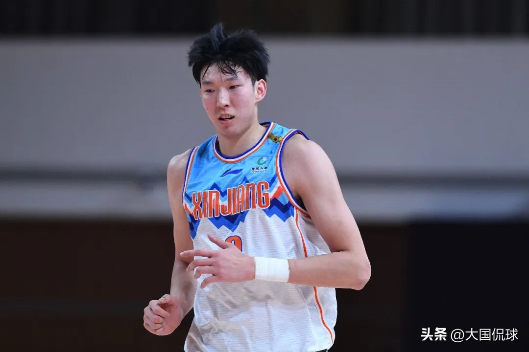 *疆新**抗议篮协！周琦事件反转，姚明旧账被翻出：有规定就必须遵守