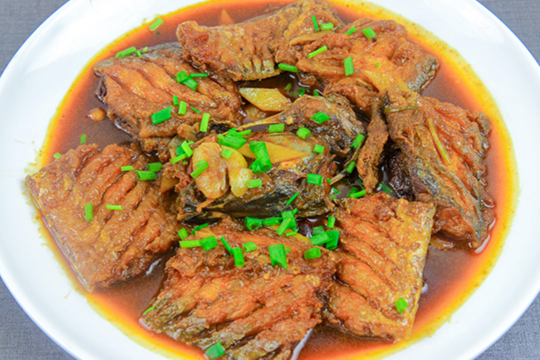 黑眼睛带鱼与黄眼睛带鱼的区别,带鱼大眼睛的好还是小眼睛的好