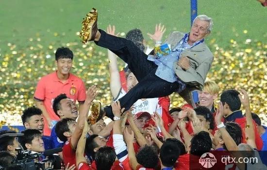 对足球深深的爱,对足球的爱情和热爱