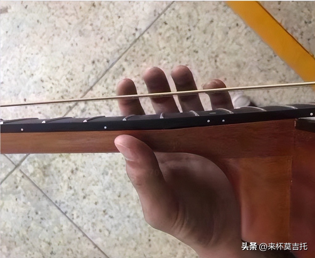 新手烧火棍吉他到底能不能学会,吉他烧火棍怎么练