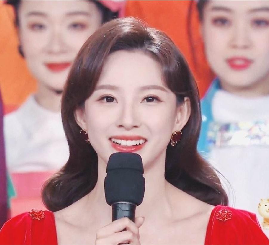 马凡舒两届春晚颜值对比,马凡舒春晚走红