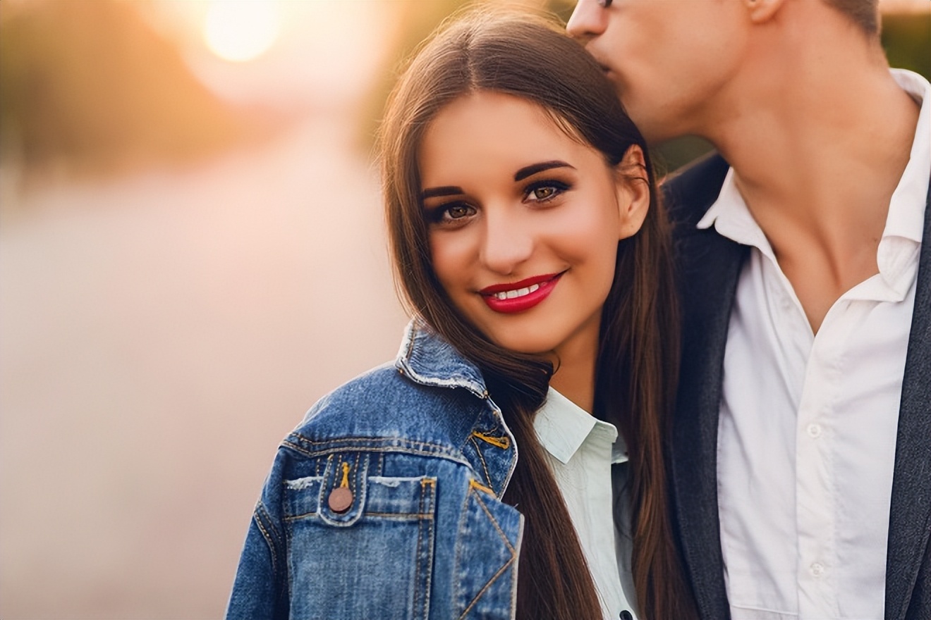 8月出生的人财运好吗女,八月运势事业运