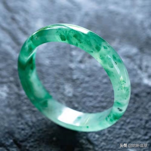 怒江的独龙玉戴着好吗,怒江独龙玉跟翡翠有什么区别