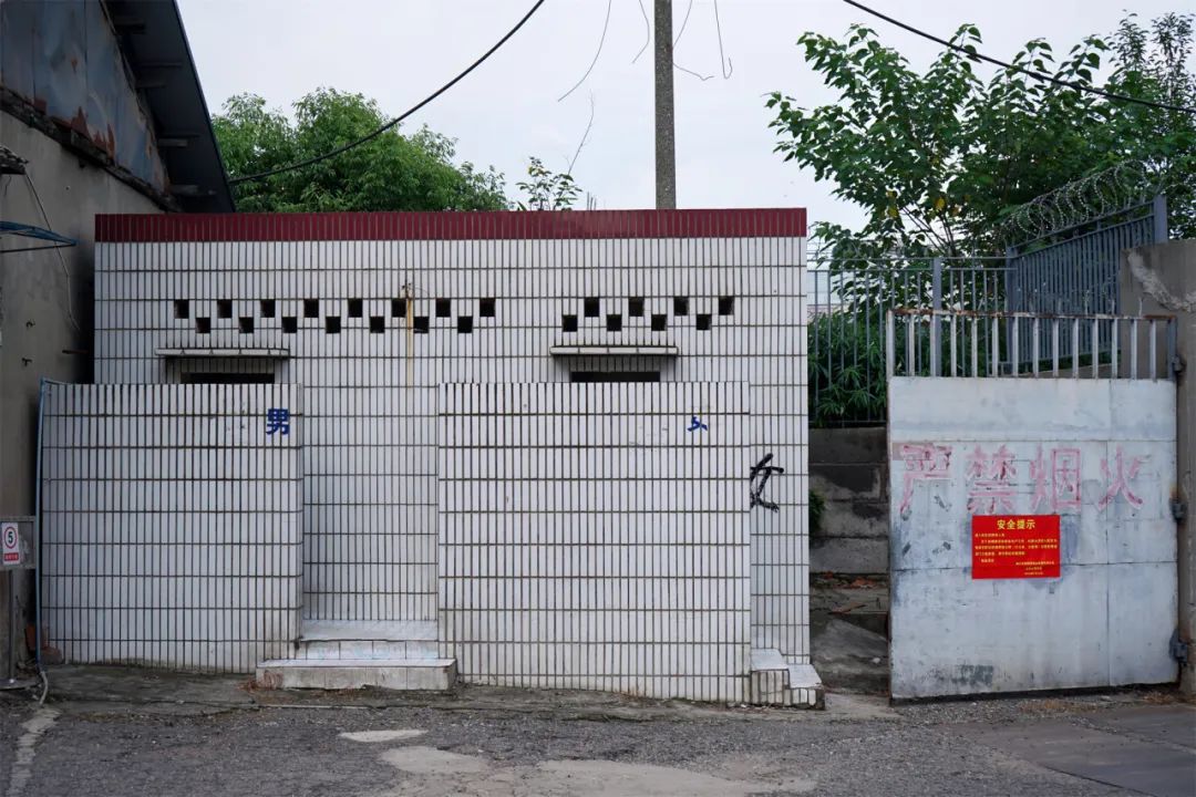 穿越五块石的百米窄巷，打开铁半城的光