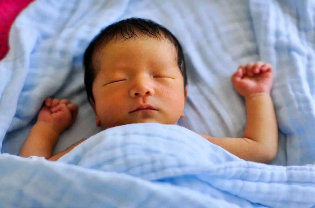 宝宝出生后第一时间月嫂怎么护理,宝宝第一个月有必要请月嫂吗