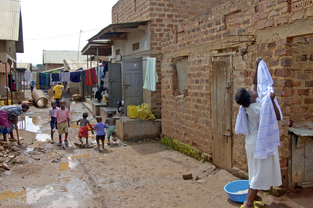 乌干达现状：被誉为非洲明珠，女性迷恋生育，男人一夫多妻