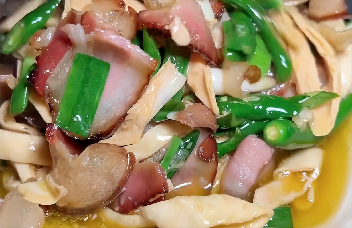 四川阿姨摆摊卖小吃,四川阿姨摆摊卖美食