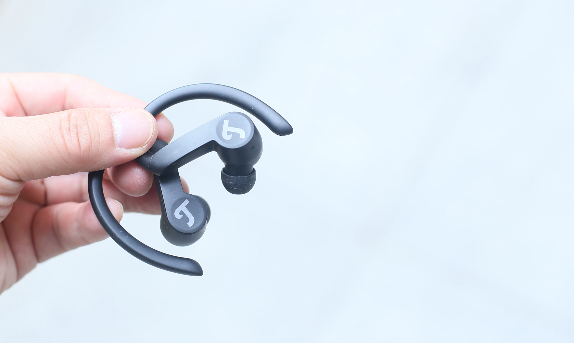 真正能防水的运动蓝牙耳机,运动蓝牙耳机音质安全