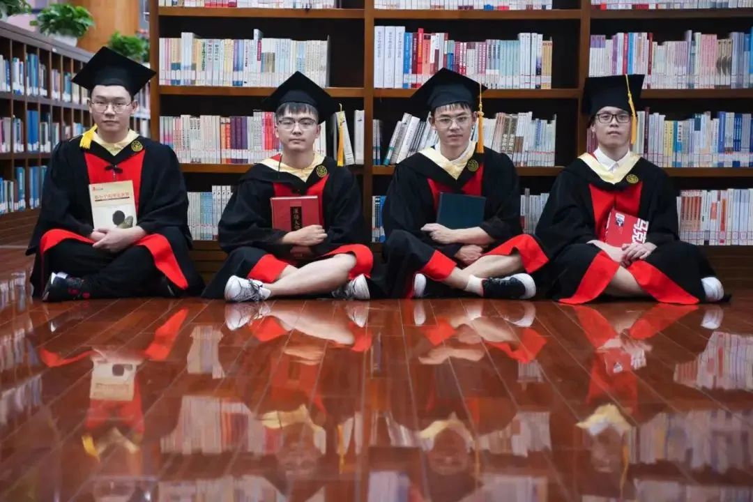 高能电影乘风破浪,最高逼格的毕业照