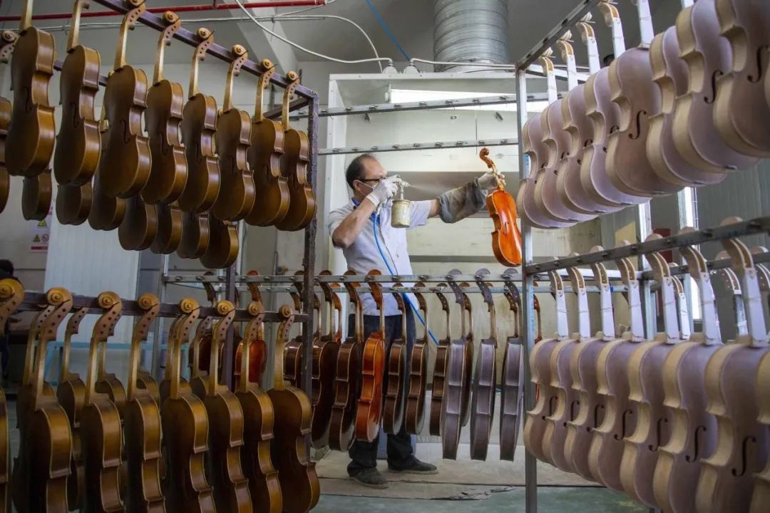 流水线上的乐章：承包了全世界一半乐器的中国小镇们